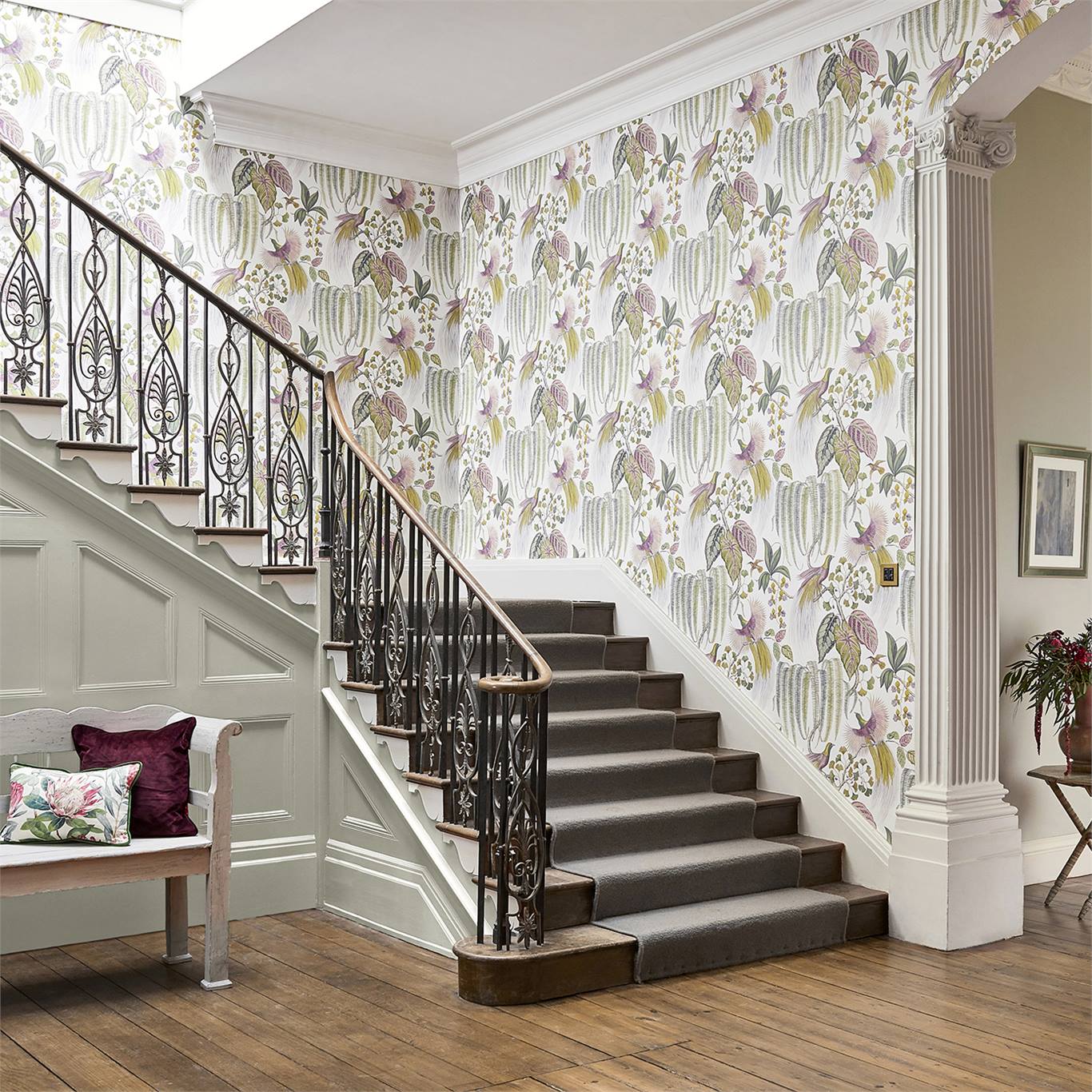 Обои Sanderson The Glasshouse Bird of Paradise 216654 фото в интерьере